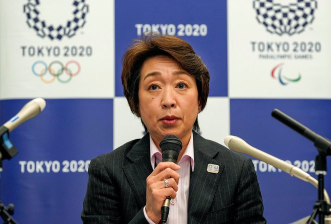 Seiko Hašimoto, predsednica organizacijskega komiteja, še skriva odločitev o uvodni slovesnosti ob odhodu olimpijske bakle v Tokio brez gledalcev. FOTO: Kimimasa Majama/Reuters