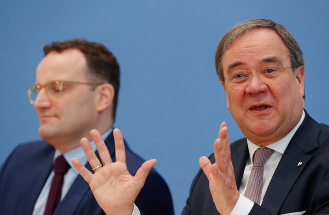 Minister za zdravje Jens Spahn ni več ljubljenec Nemcev.<br />
<br />
FOTO: Odd Andersen/AFP