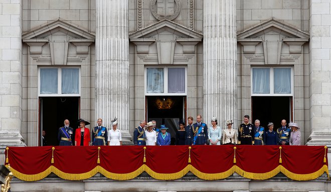 Britanska kraljica Elizabeta II. in člani kraljeve družine so preživeli že mnogo hujše pretrese, a vsebina intervjuja zanje vseeno predstavlja težavo. Foto: Henry Nicholls/Reuters