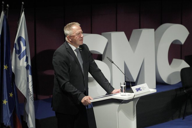Na tretjem rednem kongresu stranke se je poslovil njen ustanovitelj Miro Cerar in vodenje predal Zdravku Počivalšku. FOTO: Mavric Pivk