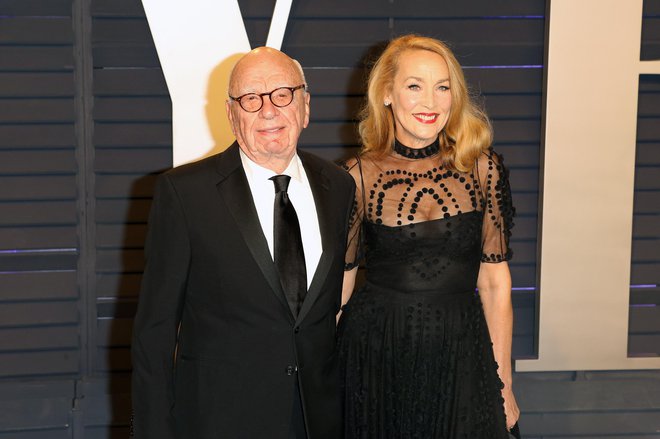 Leta 2019 na zabavi s četrto ženo Jerry Hall, ki je bila nekoč poročena z Mickom Jaggerjem.&nbsp;<br />
FOTO: Shutterstock