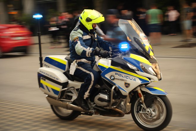 S spremembo zakona želijo, kot pojasnjujejo, predvsem bistveno razbremeniti delo policistov. FOTO: Jure Eržen/Delo