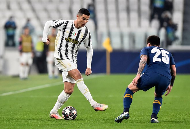 Cristiano Ronaldo ima polno denarnico, Juventus v zadnjih desetletjih prazno evropsko zakladnico, zato je portugalski zvezdnik za staro damo predrag, da bi ga plačevala za neuspehe.&nbsp;FOTO: Massimo Pinca/Reuters