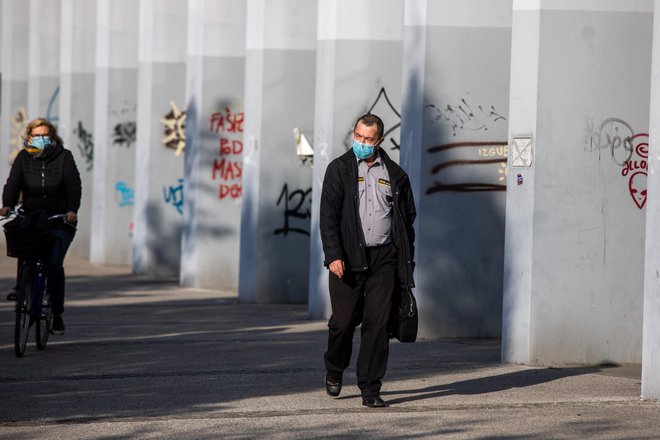 Vlada je podaljšala razglasitev epidemije za še trideset dni. FOTO: Voranc Vogel/Delo