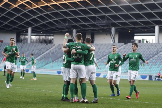 Nogometaši Olimpije so zanesljivo zmagali v Sežani. FOTO: Leon Vidic/Delo