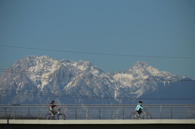 Raje kot da se vsak dan udeležujemo občnih zborov poklicnih zastrupljevalcev, si naredimo športni dan, dni, življenje.&nbsp;FOTO: Jure Eržen/Delo