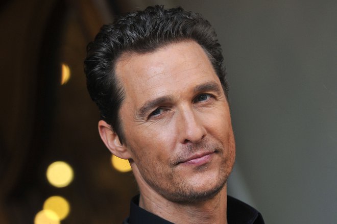 Matthew McConaughey je imel precej različnih vlog v filmih, zdaj razmišlja, ali ne bi v resničnem življenju postal politik. FOTO: Tiziana Fabi/AFP