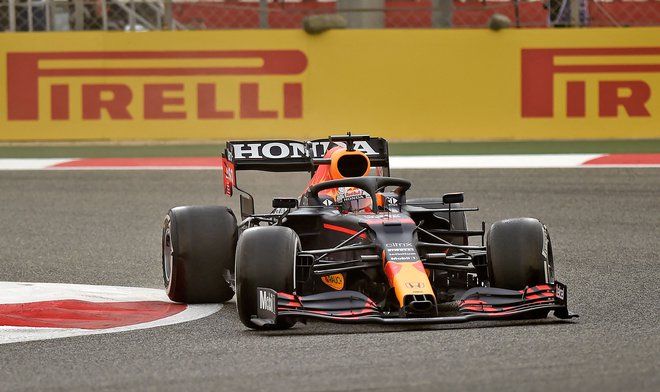 Max Verstappen je uvodni dan testiranj narekoval ritem v Bahrajnu. FOTO: Mazen Mahdi/AFP