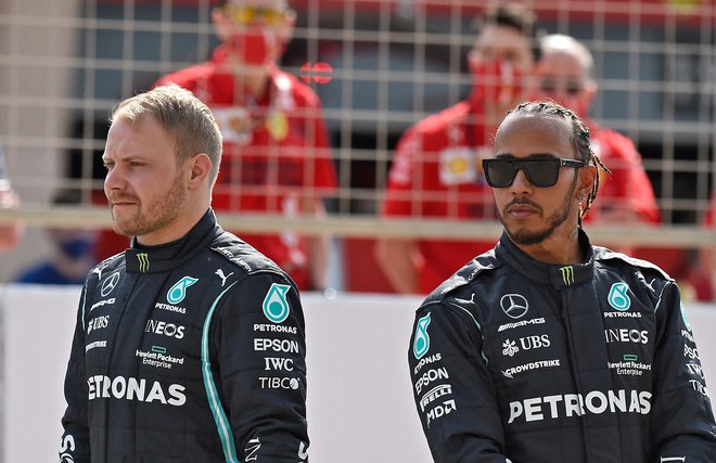 Valtteri Bottas in Lewis Hamilton nista bila pretirano zadovoljna. FOTO: Mazen Mahdi/AFP