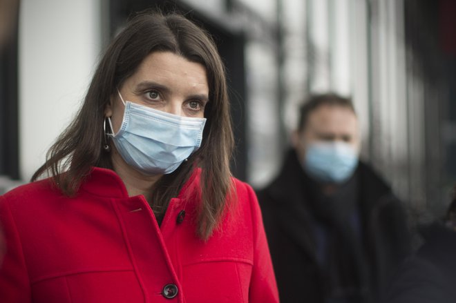 Tudi Simono Kustec je doletela interpelacija. Kot kažejo napovedi, jo bo danes najverjetneje prestala. FOTO: Jure Eržen/Delo