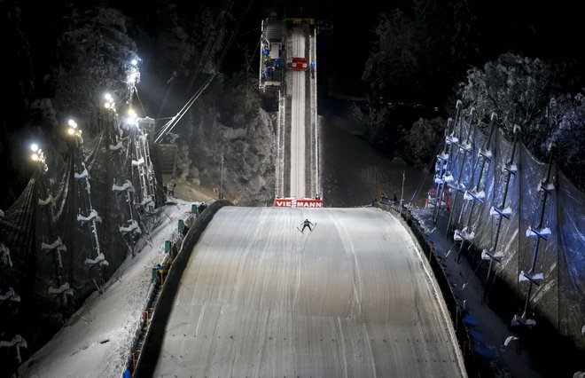 Organizatorji planiškega spektakla so pripravljeni na letošnji finale svetovnega pokala, podobno tudi Delo s posebno prilogo Planica 2021. FOTO: Matej Družnik