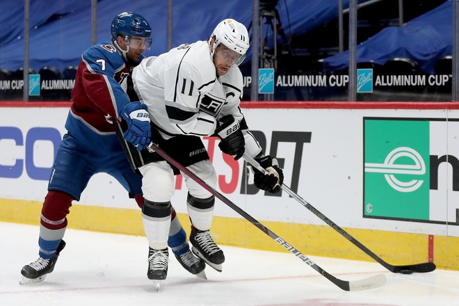 Anže Kopitar se je tudi v Denverju vpisal med podajalce. Foto Matthew Stockman Afp