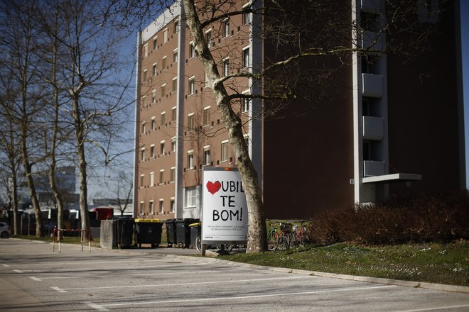 Prevladuje mnenje, da gre v družinskih tragedijah za skrajno ravnanje alkoholikov, odvisnikov od drog, duševno nestabilnih ljudi. A nasilje je prisotno tudi v navzven urejenih družinah. FOTO: Jure Eržen/Delo