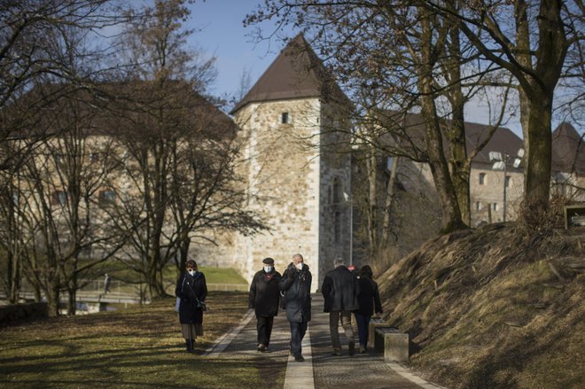 Lani so na Ljubljanskem gradu zabeležili občutno manj obiskovalcev kot leto prej. FOTO: Jure Eržen/Delo