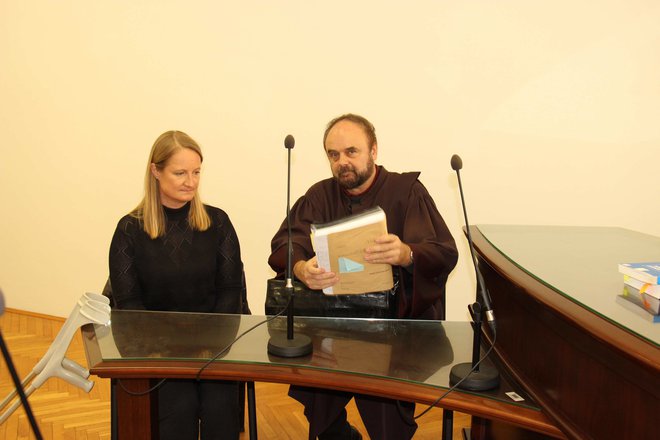 S svojimi argumenti sta bila bolj prepričljiva Vesna Pavlič Pivk in njen zagovornik, odvetnik Dušan Csipö. FOTO: Tanja Jakše Gazvoda