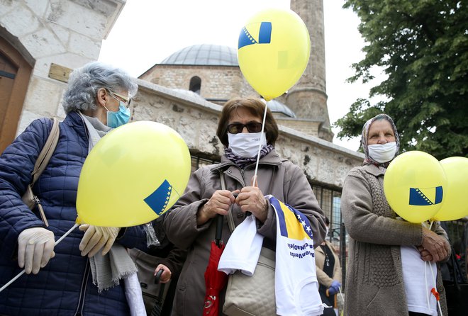 Več kot 60 odstotkov državljanov BiH bi se cepilo proti covidu-19. Foto Dado Ruvić/Reuters