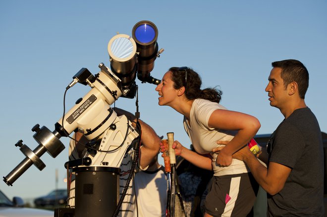 Obstaja nevarnost, da teleskop ukradejo pirati. FOTO: Adam Fenster/Reuters