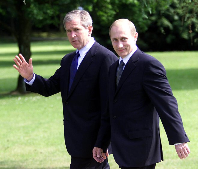 Prvi je v Putinove oči in dušo gledal George W. Bush. FOTO: Michael Leckel/Reuters