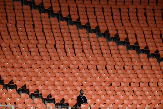 Uefa noče, da bi tribune povsem samevale. FOTO: Jewel Samad/AFP