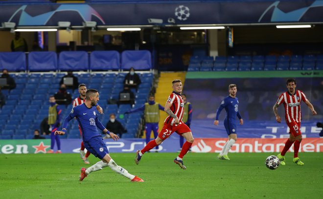 Hakim Ziyech je premagal Jana Oblaka za 1:0 za Chelsea. FOTO: David Klein/Reuters