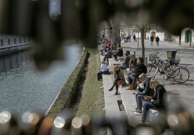 Eden od kotičkov v Ljubljani, ki so jih hvaležno zasedli tudi obiskovalci iz tujine. FOTO: Blaž Samec/Delo