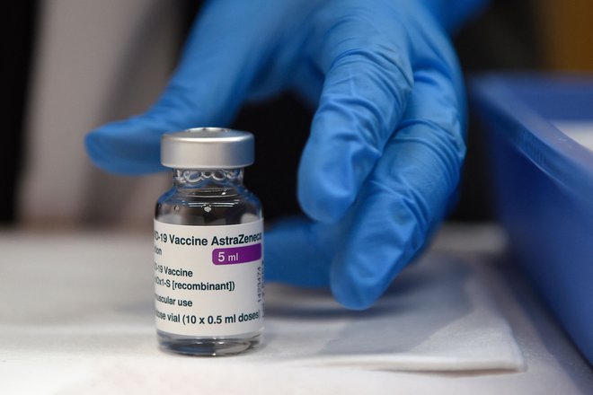 Ema je cepivo AstraZeneca označila kot varno in učinkovito. FOTO: Miguel Riopa/Afp