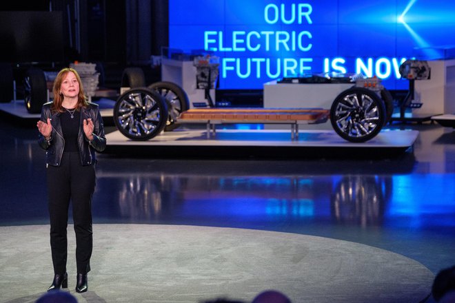 General Motors je nekoč že imel električni avto, pa ga je hitro opustil. Zdaj se zdi znova vse drugače: šefinja Mary Barra trdi, da bodo po letu 2035 izdelovali samo še električne avtomobile.<br />
Foto General Motors