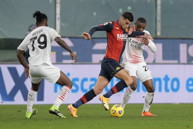 Gianluca Scamacca je v odlični formi, v petkovem ligaškem dvoboju proti Parmi je dosegel oba gola za zmago Genoe z 2:1. FOTO: Jennifer Lorenzini/Reuters