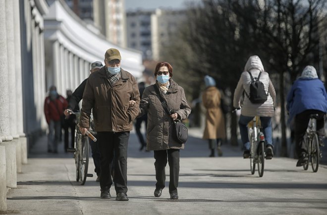 Zveze društev upokojencev podpira drugo točko amandmaja Levice, da naj bo zagotovljena pokojnina za polno dobo najmanj 613 evrov. FOTO: Blaž Samec/Delo