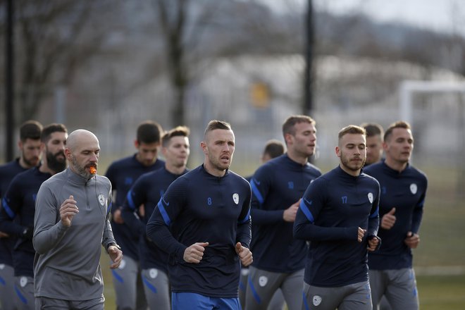 Slovenski nogometaši med treningom. FOTO: Blaž Samec