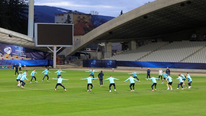 Slovenska nogometna reprezentanca z velikim optimizmom pričakuje otvoritveno tekmo evropskega prvenstva proti branilcem naslova Španiji. FOTO: NZS