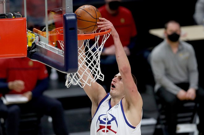 Le Russell Westbrook ima v tej sezoni več trojnih dvojčkov od Nikole Jokića. FOTO: Matthew Stockman/AFP