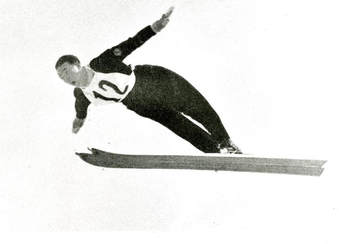 Sepp Bradl, avstrijski smučarski skakalec, ko je 15. marca 1936 preskočil 100 m na planiški skakalnici. Skočil je 101 m. FOTO: Zasebni arhiv Ota Giacomellija in Aleša Gučka