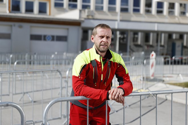 Poklicno pot si je kot reševalec utiral na reševalni postaji UKC Ljubljana. FOTO: Leon Vidic/Delo