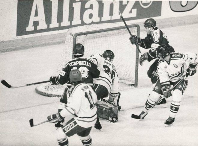 Jugoslovanska reprezentanca na SP skupine B leta 1991 ni bila konkurenčna za najvišja mesta in napredovanje v elitni razred svetovnega hokeja. FOTO: Igor Modic