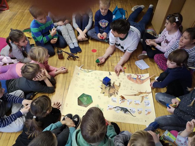 Matematika je lahko zelo zabavna in v njej se zlahka znajdejo tudi dinozavri. FOTO: osebni arhiv