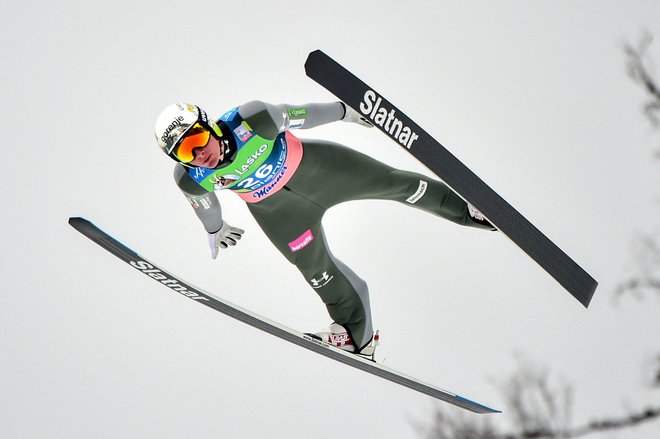 Domen Prevc je pristal tik pod odrom. FOTO: Jure Makovec/AFP