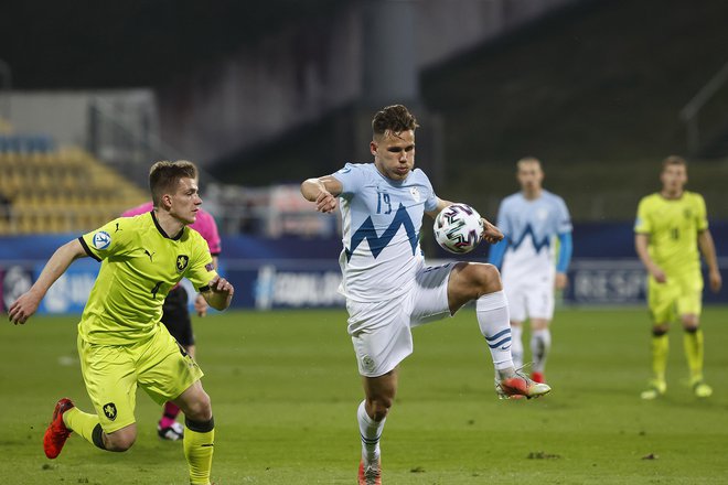 Nik Prelec je bil veliki osmoljenec dvoboja proti Češki, a najmlajši član v slovenski selekciji do 21 let bo imel jutri še eno priložnost za prvo zmago. FOTO: Leon Vidic/Delo