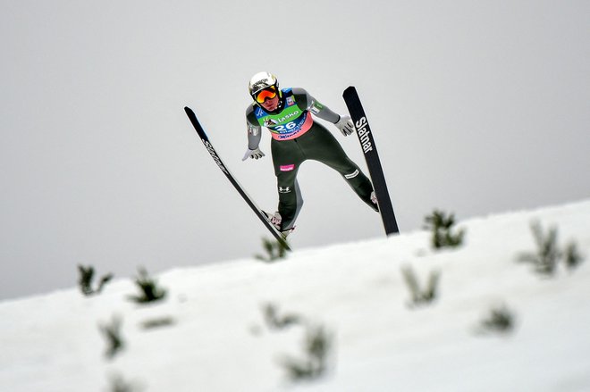 Domen Prevc je le za 5,4 točke zgrešil stopničke. FOTO: Jure Makovec/AFP