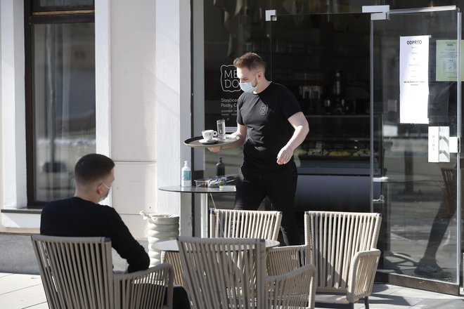 Gostinci bodo morali po nekaj tednih spet zapreti vrata. FOTO: Leon Vidic/Delo