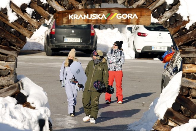 »Dejstvo je, da je bila Kranjska Gora med najhujšo epidemijo polna, in to prav zaradi vikendašev,« so poudarili tudi v občini. FOTO: Matej Družnik/Delo