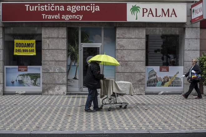 Agencije so morale zaradi novih ukrepov odpovedati velikonočna potovanja. Foto Voranc Vogel