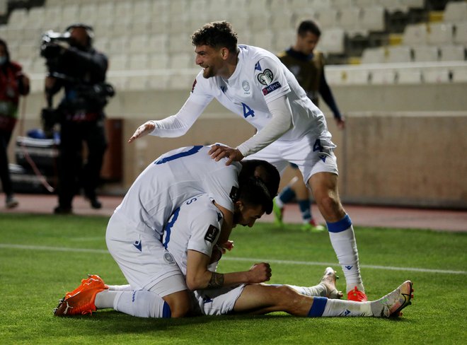 Mož odločitve je bil Ioannis Pittas je v 42. minuti. FOTO: Yiannis Kourtoglou/Reuters