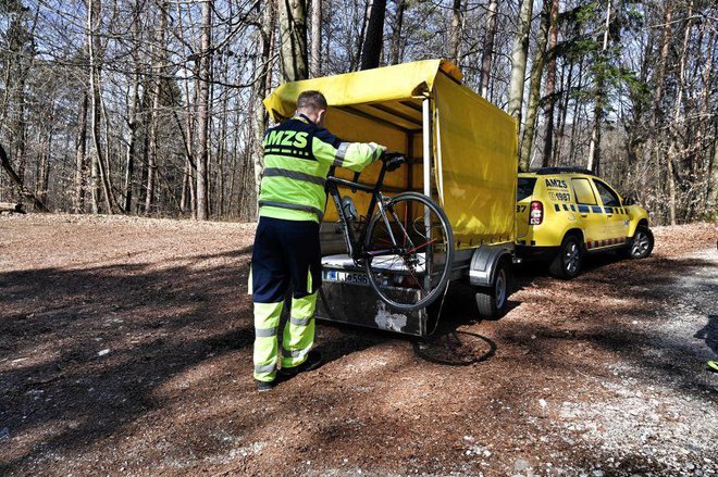 AMZS je z letošnjim letom uvedel pomoč na cesti tudi za kolesarje. FOTO: Blaž Poženel/AMZS