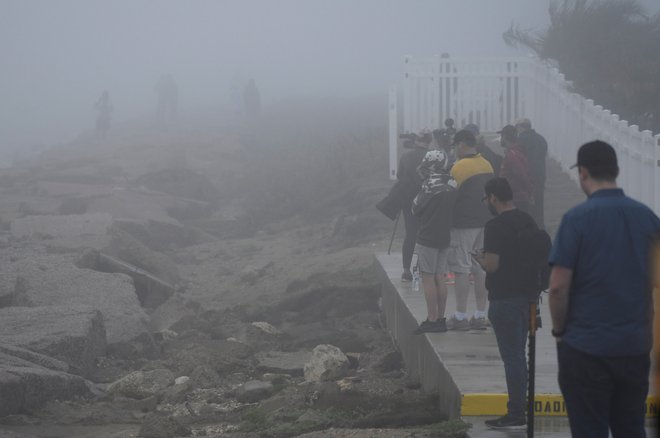 Izstrelitev rakete je bila tokrat zavita v meglo. FOTO: Gene Blevins/Reuters