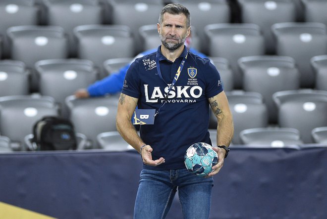 Trener Celja Tomaž Ocvirk ve, kako težka naloga jih čaka v boju z rokometnim oddelkom PSG. FOTO: Damir Krajac/Cropix