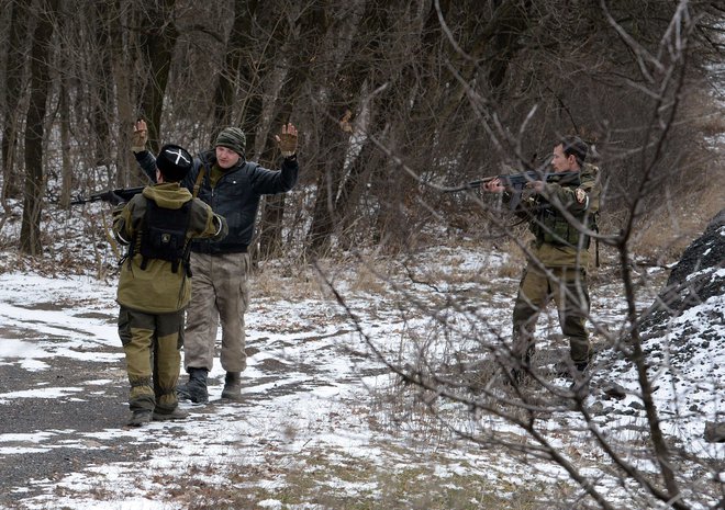 V zadnjem času so se razmere na jugovzhodu Ukrajine zares zaostrile. FOTO: Vasilij Maksimov/AFP