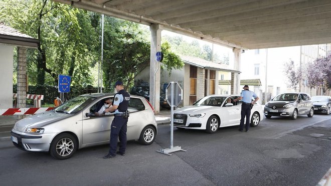 Temeljitost pregleda je odvisna od presoje obmejnih policistov. FOTO: Arhiv Dela