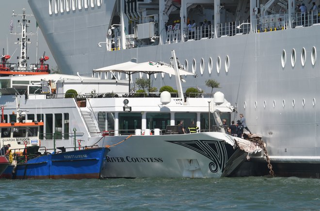 Ladja MSC Opera je junija 2019 izgubila nadzor in se je zaletela v rob pristanišča in tudi v turistično ladjico. FOTO: Andrea Pattaro/AFP