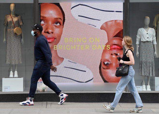 Združeno kraljestvo mora po mnenju britanskega premiera Borisa Johnsona narediti več za razumevanje rasizma in odpravo težav, ki jih ta prinaša. FOTO: Toby Melville/Reuters